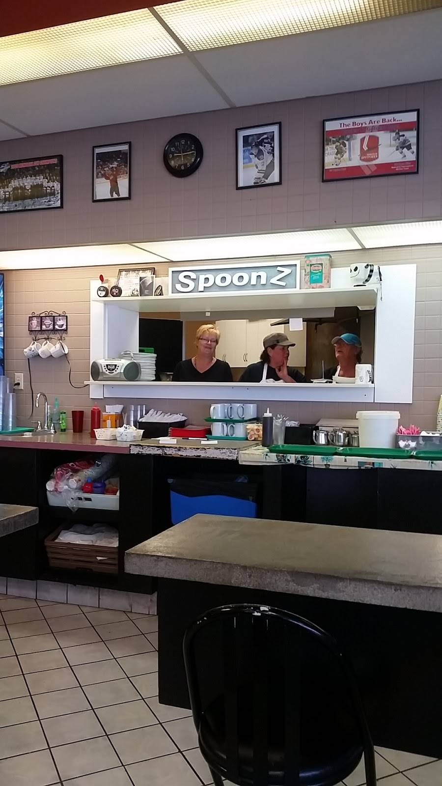 Spoonz Inc | restaurant | 292 Talbot St N, Essex, ON N8M 2E1, Canada | 5197766248 OR +1 519-776-6248