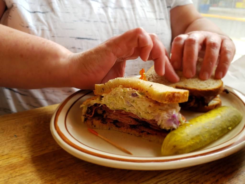 Celebrity Delly | meal takeaway | 7263A Arlington Blvd, Falls Church, VA 22042, USA | 7035739002 OR +1 703-573-9002