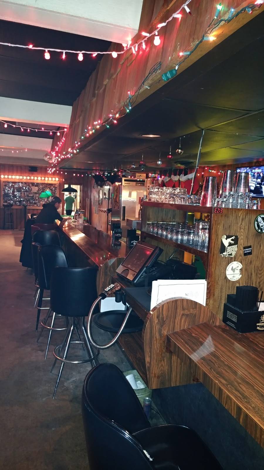 Ye Olde Saloon | restaurant | 1023 S Main St, Royal Oak, MI 48067, USA | 2485425900 OR +1 248-542-5900