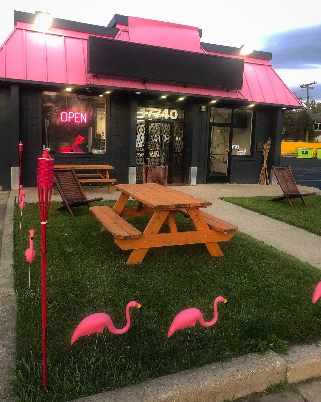 Pink FlaminGo To Go | restaurant | 17740 Woodward Ave, Detroit, MI 48203, USA | 3138261454 OR +1 313-826-1454