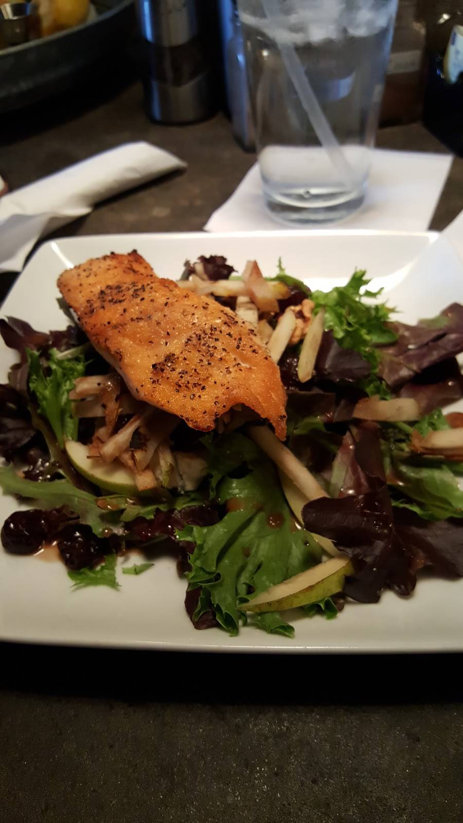 Octane InterLounge | restaurant | 124 N Main St, Rockford, IL 61101, USA | 8159654012 OR +1 815-965-4012