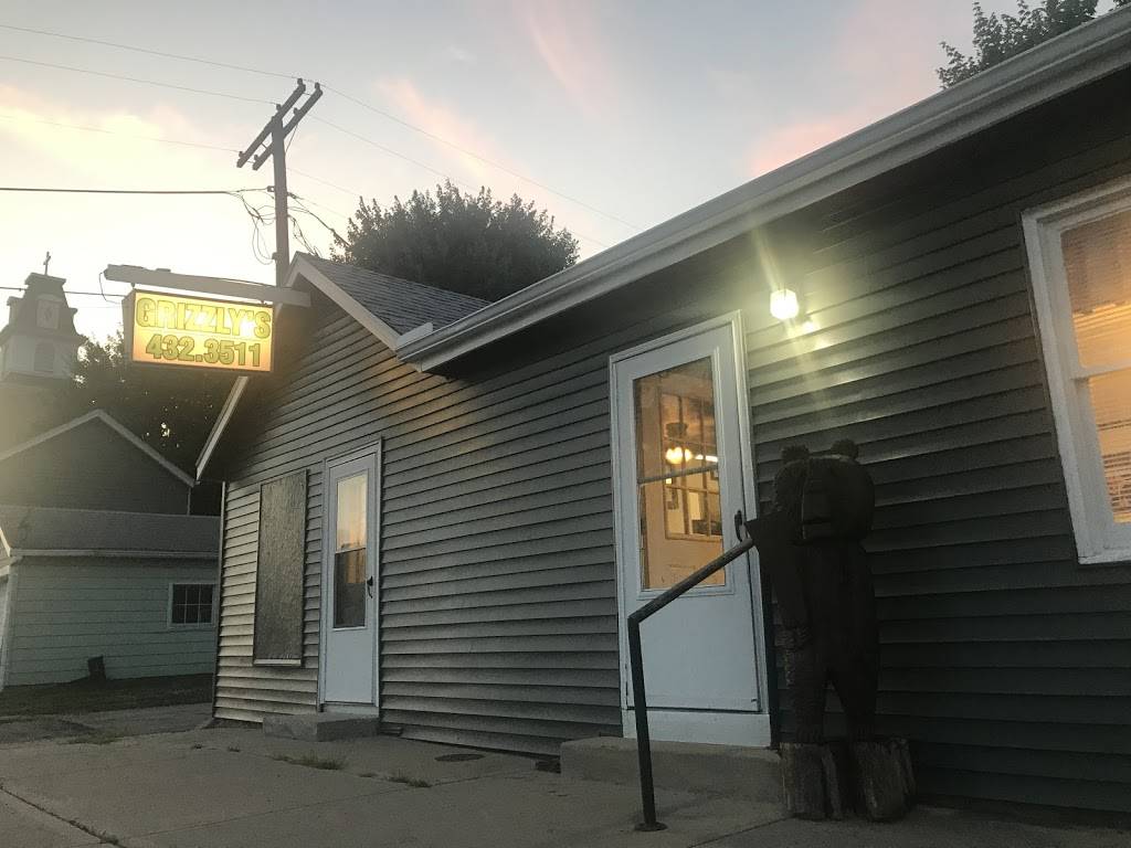 Grizzly’s Pizzeria | restaurant | 12933 North St, Dillsboro, IN 47018, USA | 8124323511 OR +1 812-432-3511