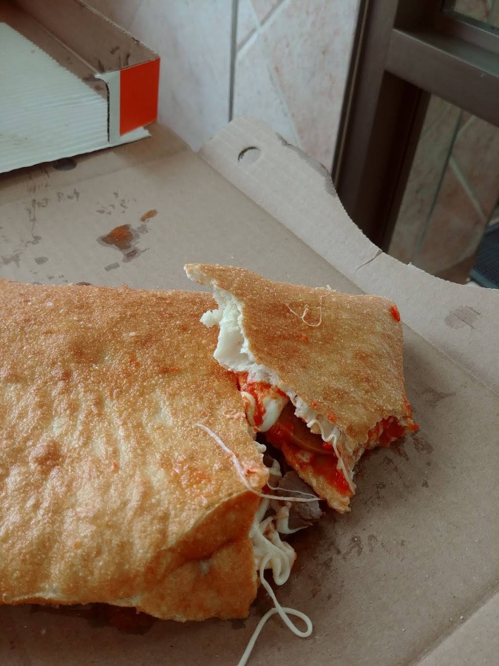 Smokes Poutinerie | restaurant | 114 Lakeshore Rd E, Mississauga, ON L5G 1E4, Canada | 9052712873 OR +1 905-271-2873