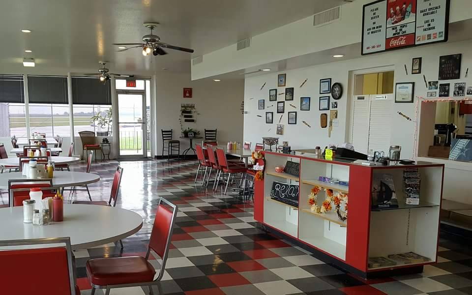 Patriot Wings: CAVU- American Kitchen & Cocktail Lounge | restaurant | Mason City Municipal Airport, 9184 265th St, Clear Lake, IA 50428, USA | 6413579464 OR +1 641-357-9464