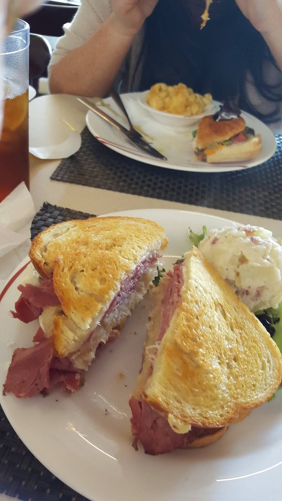 Brew Pot Cafe | restaurant | 19 W Main St, Wakeman, OH 44889, USA | 4408392233 OR +1 440-839-2233