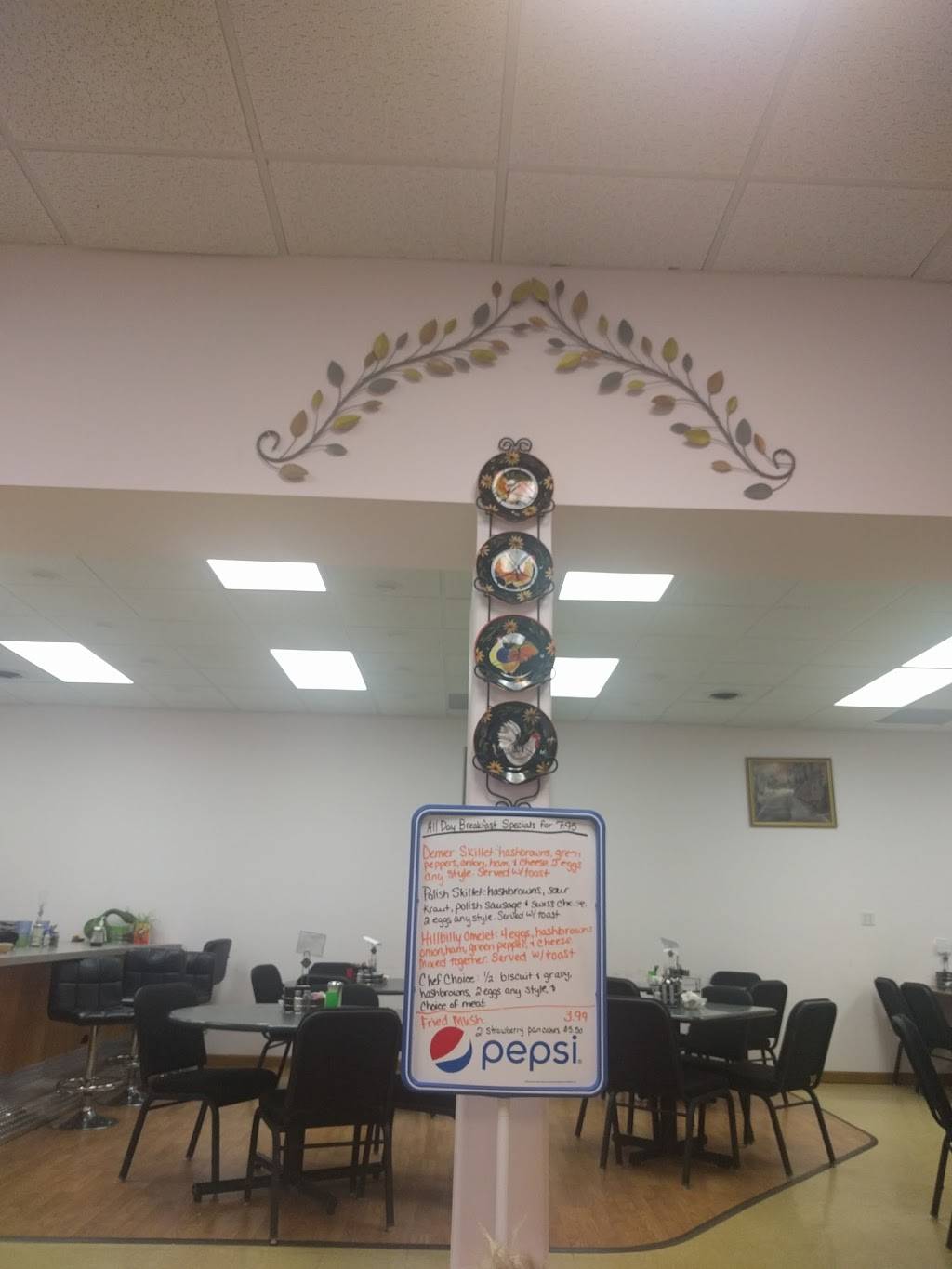 Hillsboro Garden Restaurant | restaurant | 212 S Main St, Hillsboro, IL 62049, USA | 2176082148 OR +1 217-608-2148