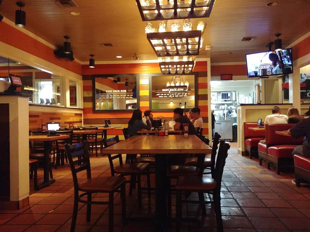 Chilis Grill & Bar | meal takeaway | 246 Casa Linda Plaza, Dallas, TX 75218, USA | 2143219485 OR +1 214-321-9485
