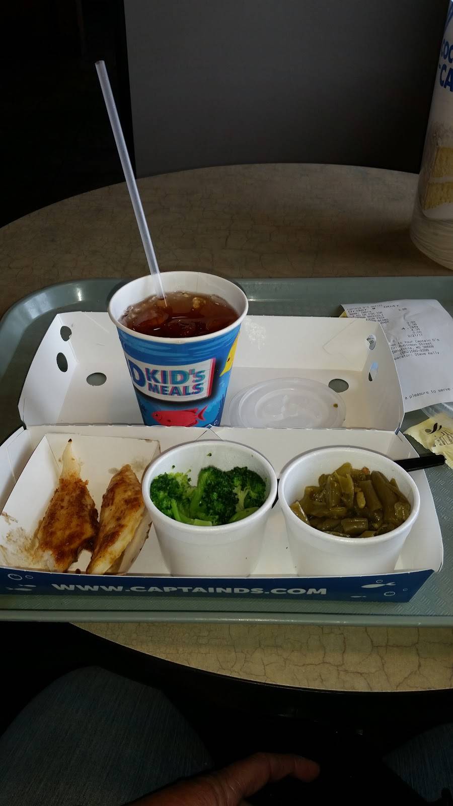Captain Ds | restaurant | 701 N, Robinson St, Senatobia, MS 38668, USA | 6625609396 OR +1 662-560-9396