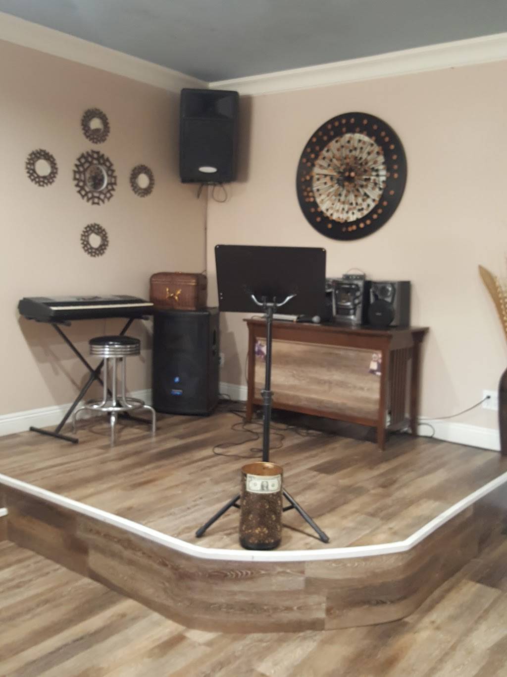 Eagle Russian Armenian Cuisine | restaurant | 16147 Nordhoff St, North Hills, CA 91343, USA | 8188300605 OR +1 818-830-0605