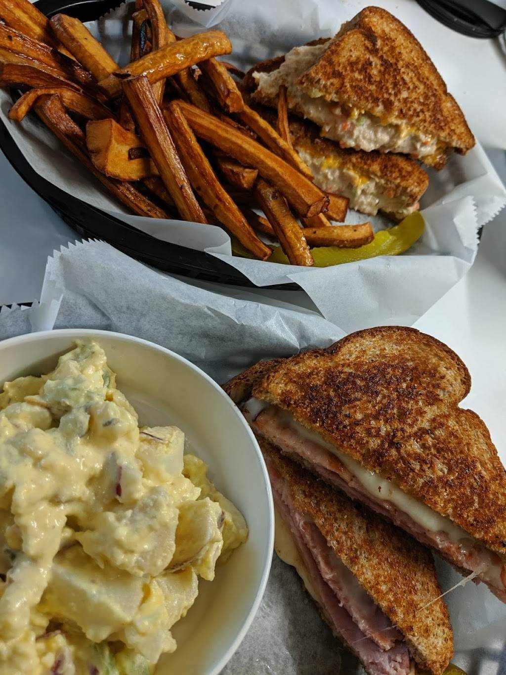 New Hall Diner | restaurant | 4856 Main Street, Hall, NY 14463, USA | 5855262075 OR +1 585-526-2075