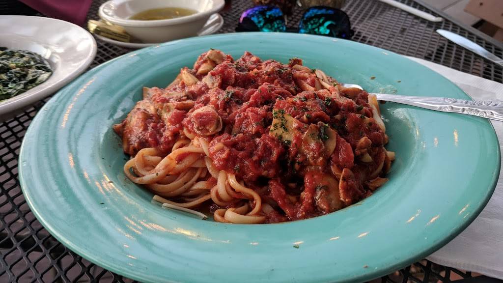 Terranovas Italian Restaurant | restaurant | 208 N State St, Bunnell, FL 32110, USA | 3864373101 OR +1 386-437-3101