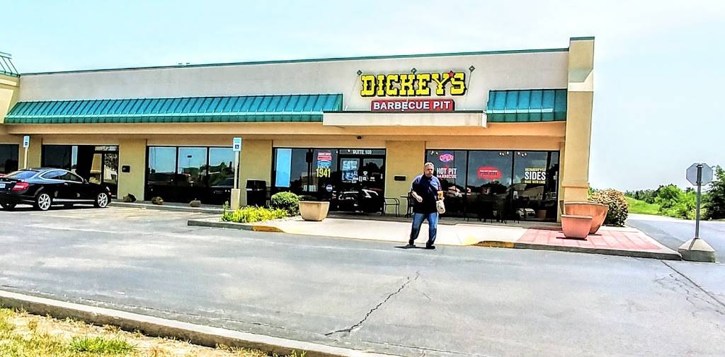 Dickeys Barbecue Pit | restaurant | 2551 E Main St, Plainfield, IN 46168, USA | 3178397100 OR +1 317-839-7100