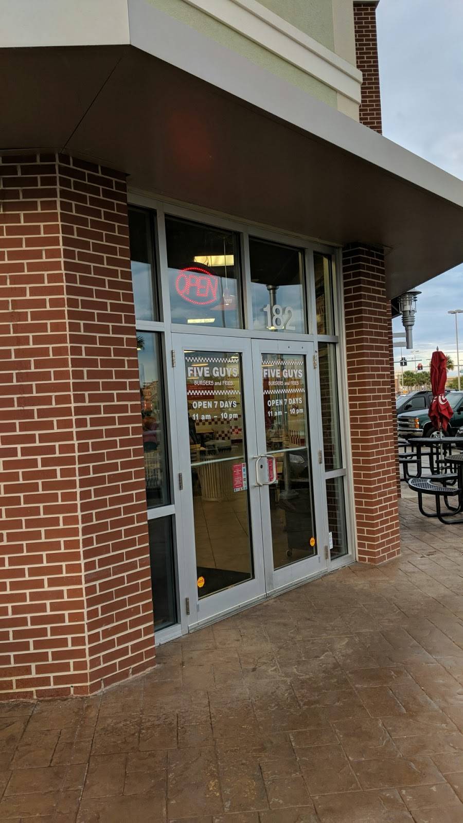 Five Guys | restaurant | Hammock Landing Town Center, Melbourne, FL 32904, USA | 3214099940 OR +1 321-409-9940