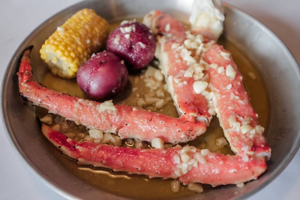 Hook & Reel Cajun Seafood | restaurant | 200 Baychester Ave, The Bronx, NY 10475, USA | 9175077052 OR +1 917-507-7052