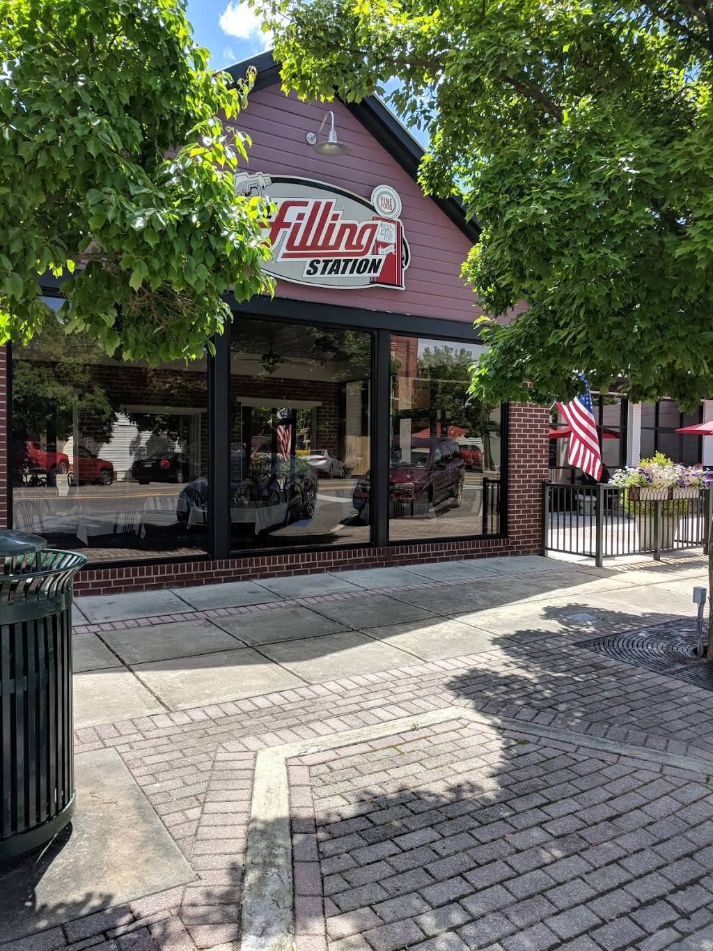 The Filling Station | restaurant | 316 N Hamilton St, Dalton, GA 30720, USA | 7062793355 OR +1 706-279-3355