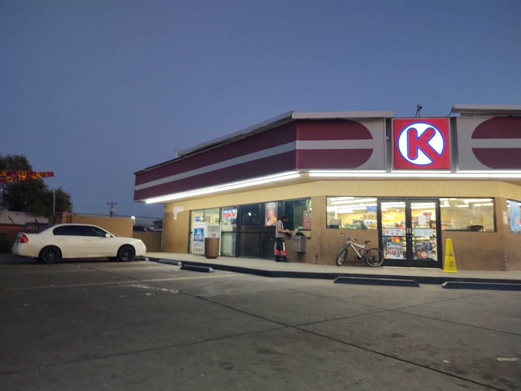 Circle K | meal takeaway | 2041 W Van Buren St, Phoenix, AZ 85009, USA | 6022522315 OR +1 602-252-2315