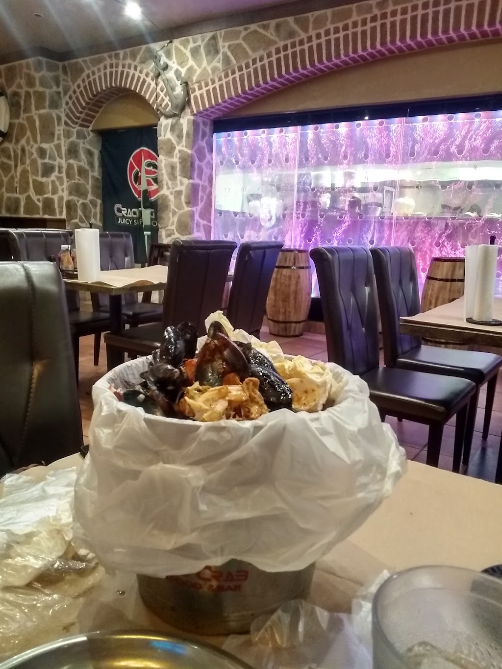 Cracking Crab | restaurant | 5100 N 9th Ave F645, Pensacola, FL 32504, USA | 8503326988 OR +1 850-332-6988