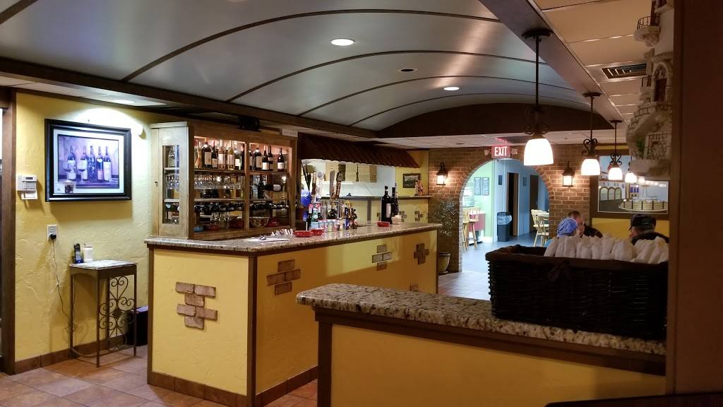 Lucas Italian Restaurant | restaurant | 932 Cycle Ln, South Hill, VA 23970, USA | 4344473211 OR +1 434-447-3211