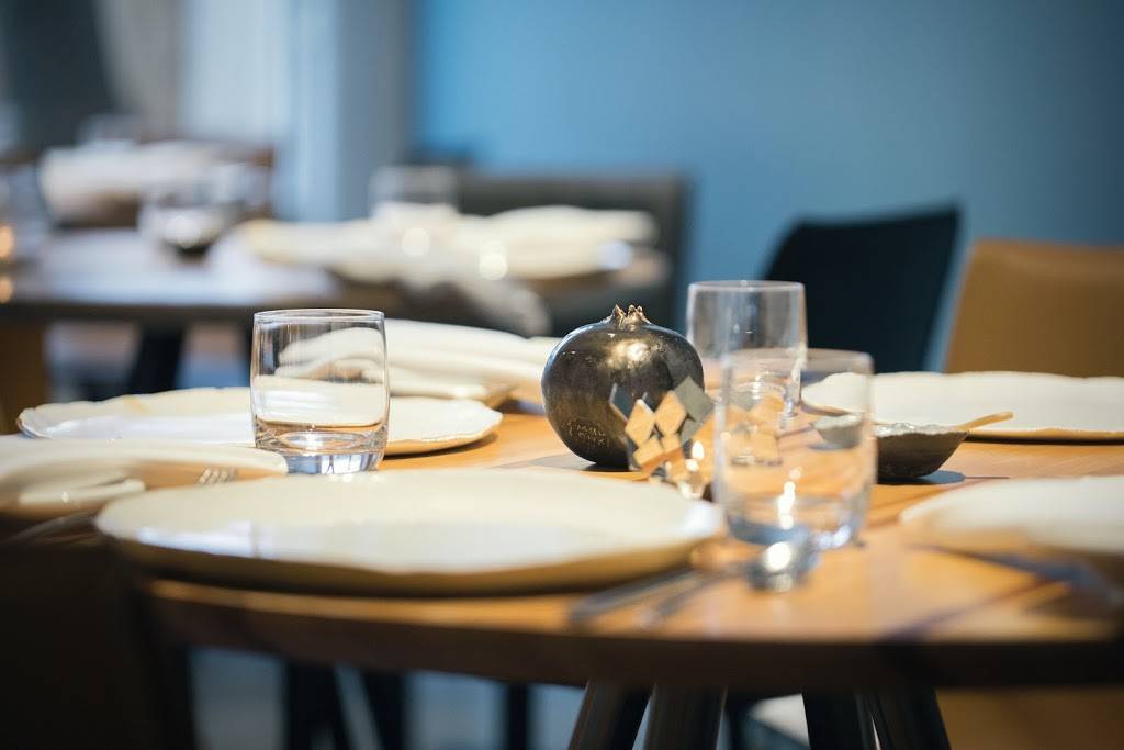 Chez Sophie | restaurant | 1974 Rue Notre-Dame Ouest, Montréal, QC H3J 1M8, Canada | 4383802365 OR +1 438-380-2365