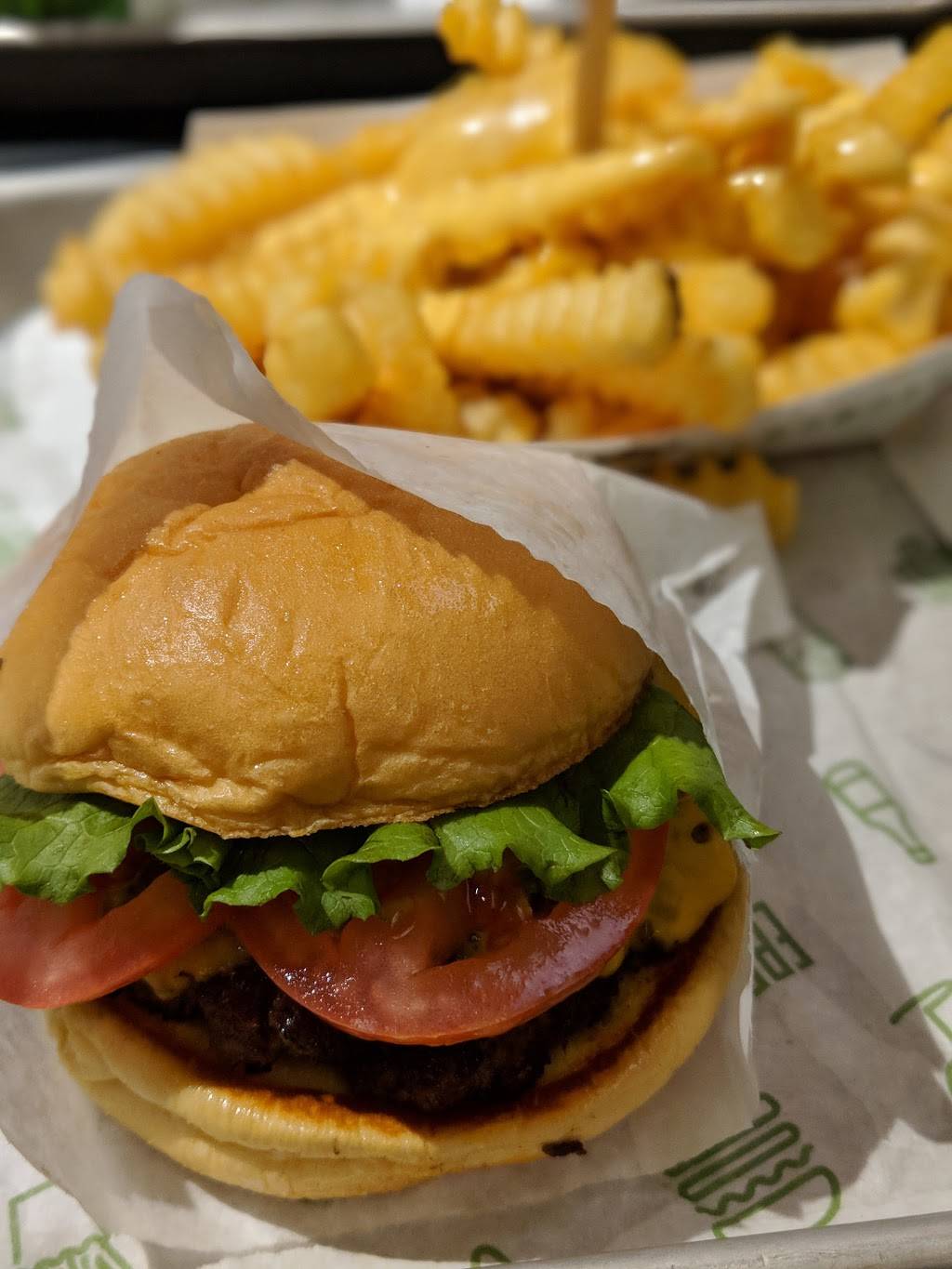Shake Shack | meal takeaway | 119 Orlando Ave, Winter Park, FL 32789, USA | 3212035130 OR +1 321-203-5130