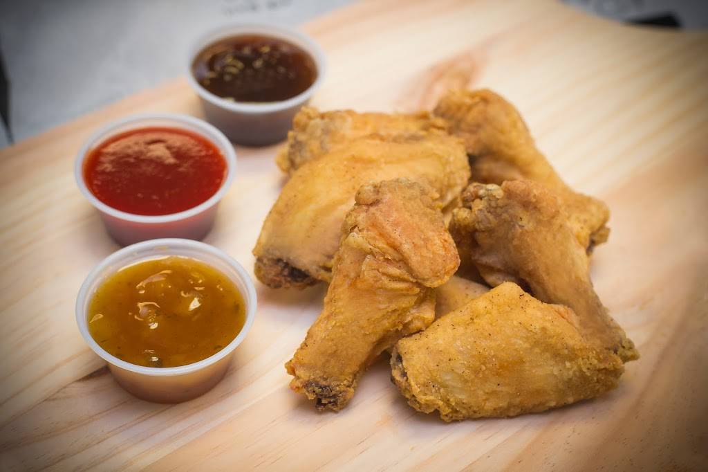 Steves Pizzeria | restaurant | 455 Grand Ave E, Chatham, ON N7L 1X4, Canada | 5193551700 OR +1 519-355-1700