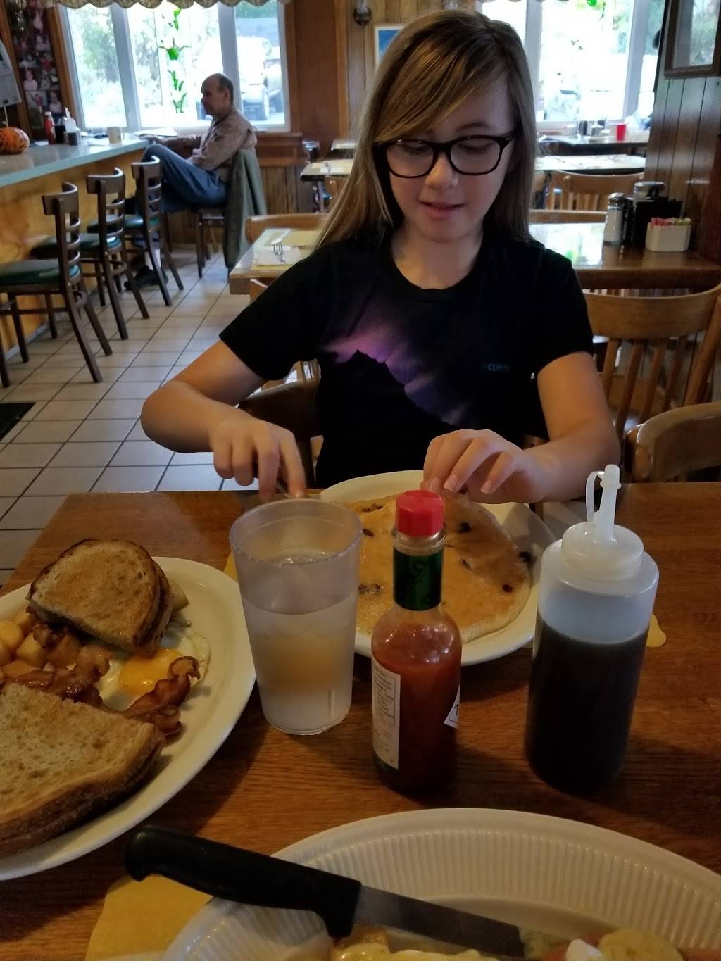 Moms Restaurant | restaurant | 36 John Ringo Rd, Ringoes, NJ 08551, USA | 9087828025 OR +1 908-782-8025