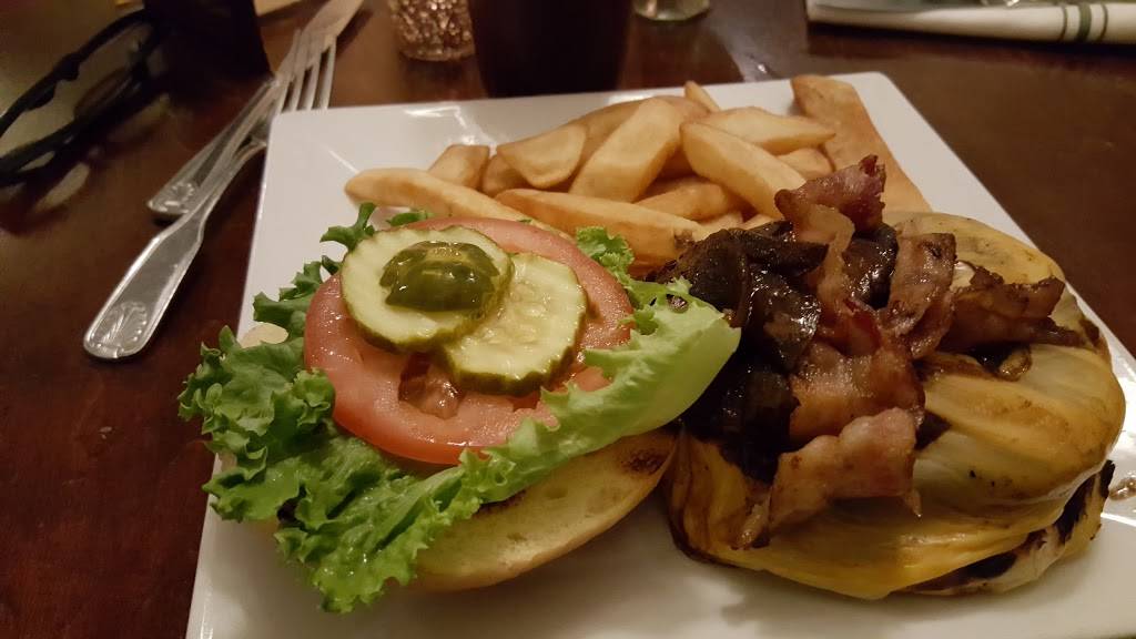 Carneys Irish Pub And Restaurant | restaurant | 136 Broadway, Amityville, NY 11701, USA | 6314644445 OR +1 631-464-4445