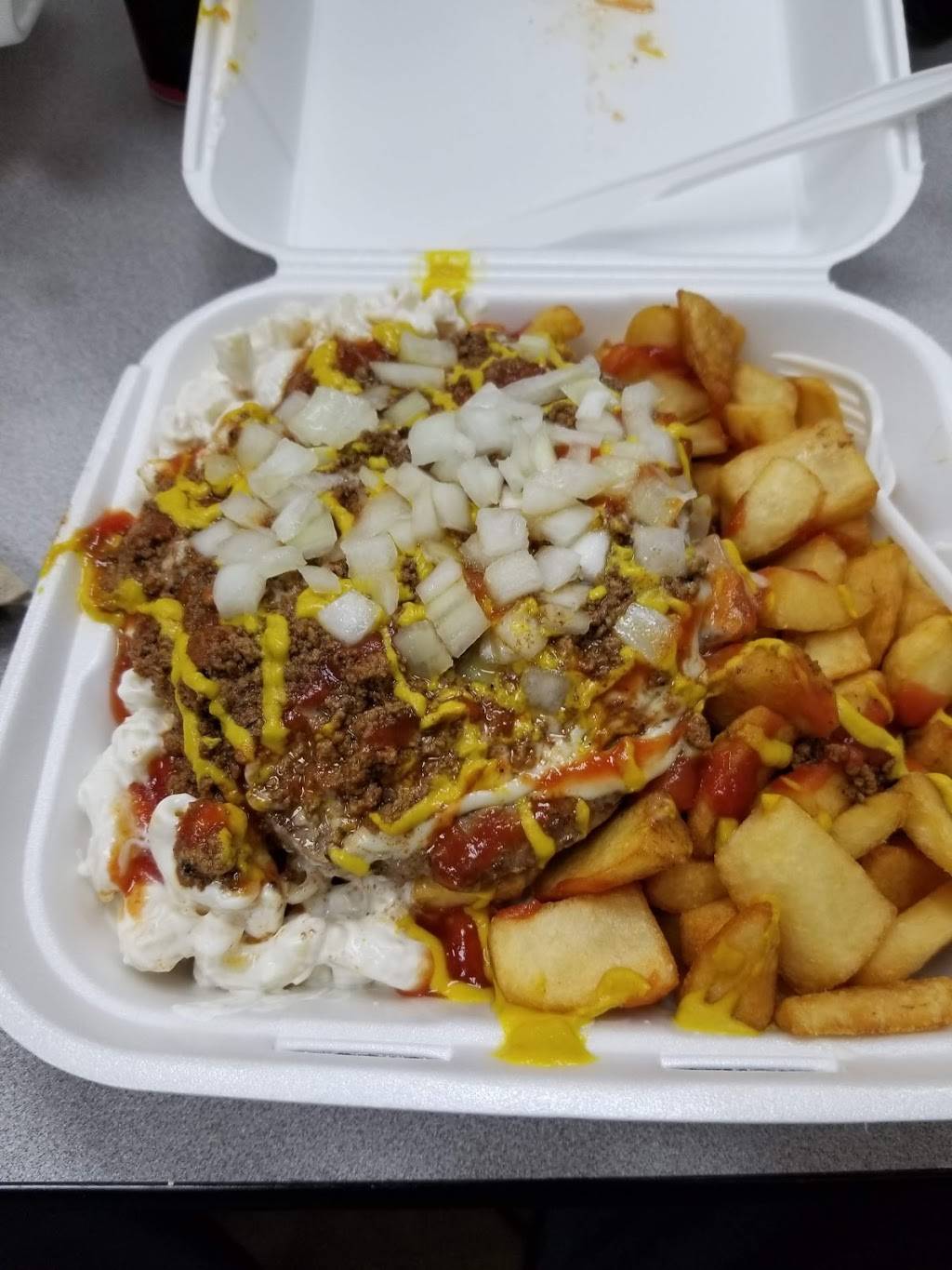 Perinton Hots | restaurant | 12 Courtney Dr, Fairport, NY 14450, USA | 5856789485 OR +1 585-678-9485