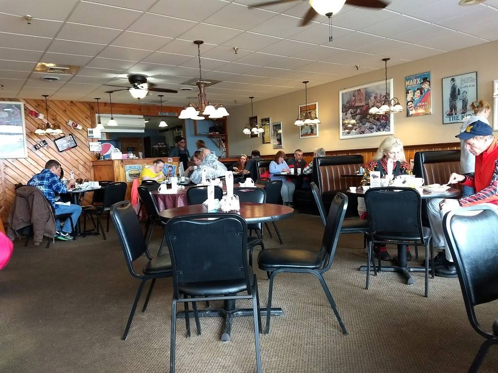 Papillons Restaurant | restaurant | 2124 Lincoln St, Rhinelander, WI 54501, USA | 7153692736 OR +1 715-369-2736