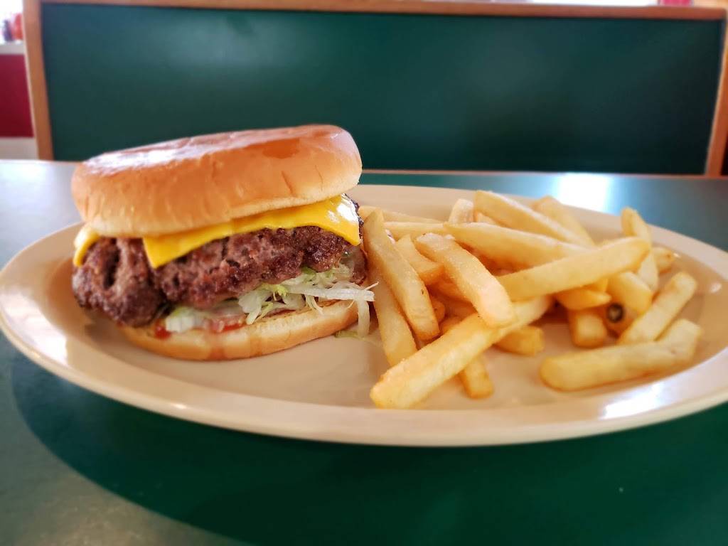 The Bull Pen | restaurant | 18657 AL-68, Crossville, AL 35962, USA | 2565612170 OR +1 256-561-2170