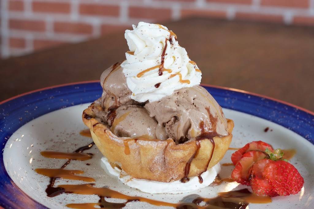 Los Sombreros | restaurant | 322 E Camelback Rd, Phoenix, AZ 85012, USA | 6026016390 OR +1 602-601-6390