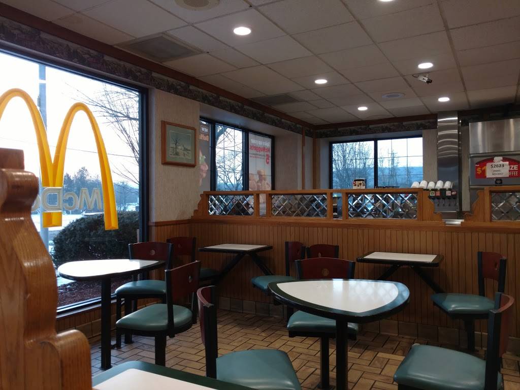McDonalds | cafe | 18 E Main St, Canaan, CT 06018, USA | 8608245281 OR +1 860-824-5281