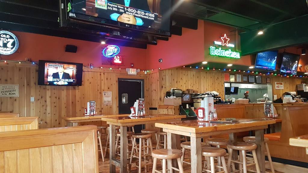 Hooters | restaurant | 70 Wolf Rd, Colonie, NY 12205, USA | 5184389300 OR +1 518-438-9300