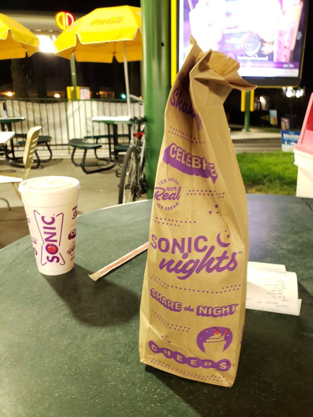 Sonic Drive-In | restaurant | 10655 Vista Del Sol Dr, El Paso, TX 79935, USA | 9155940295 OR +1 915-594-0295