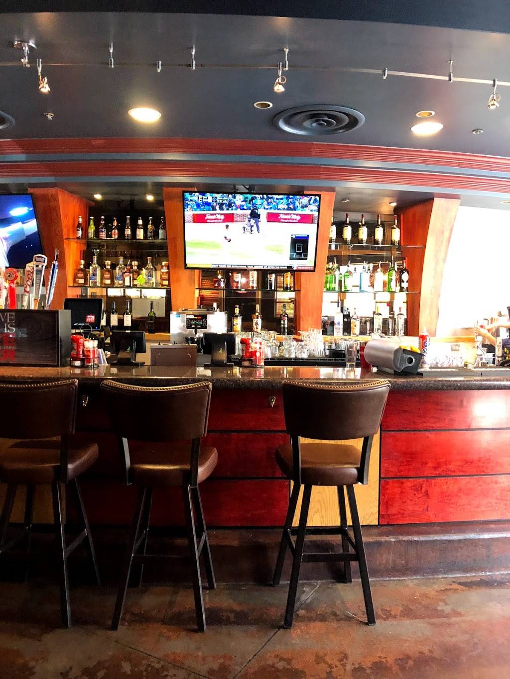 Red Robin Gourmet Burgers and Brews | restaurant | 6632 0E, Superstition Springs Blvd, Mesa, AZ 85206, USA | 4808323444 OR +1 480-832-3444