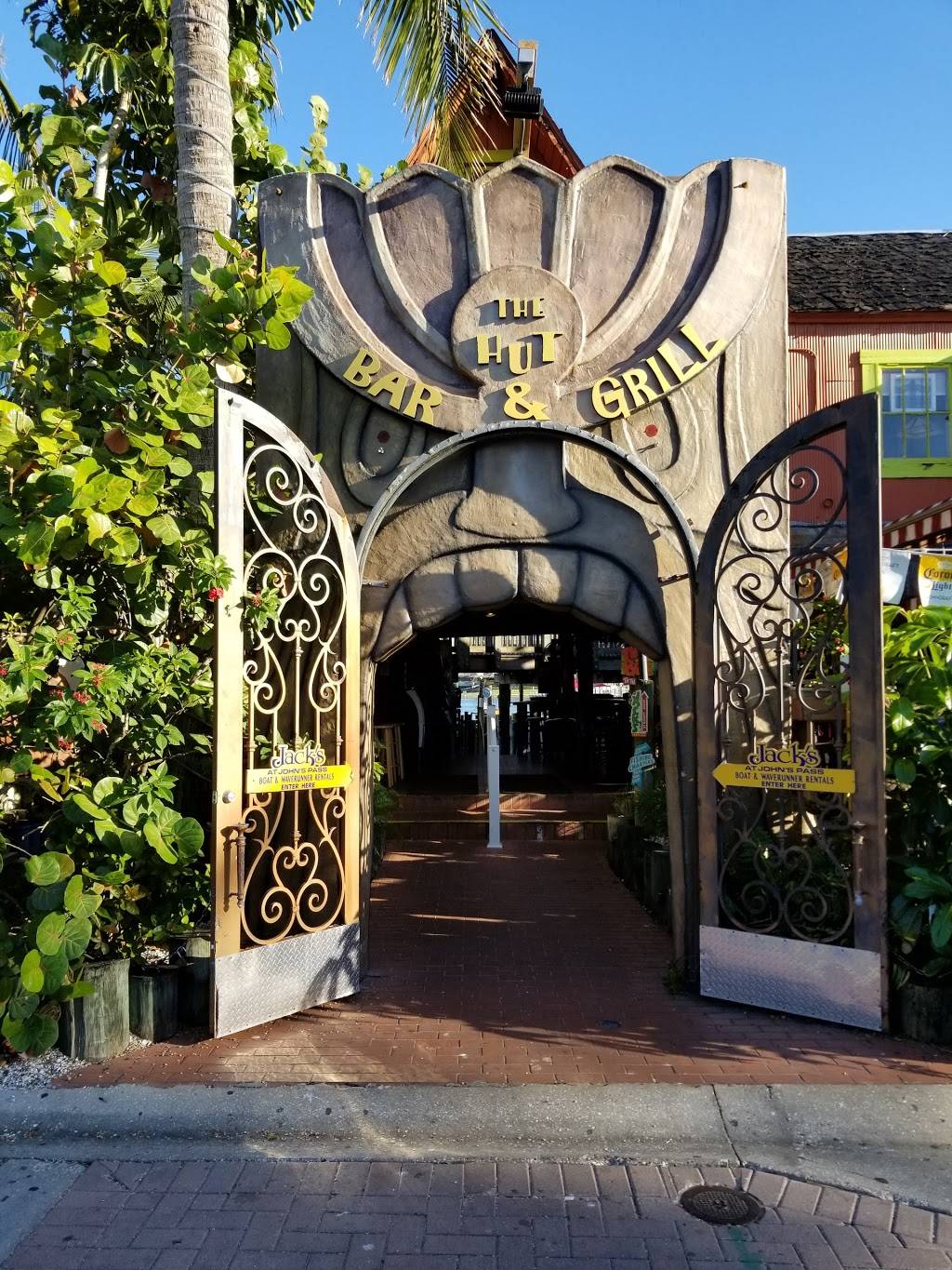 The Hut Bar and Grill | restaurant | 190 Boardwalk Pl E, Madeira Beach, FL 33708, USA | 7272584820 OR +1 727-258-4820