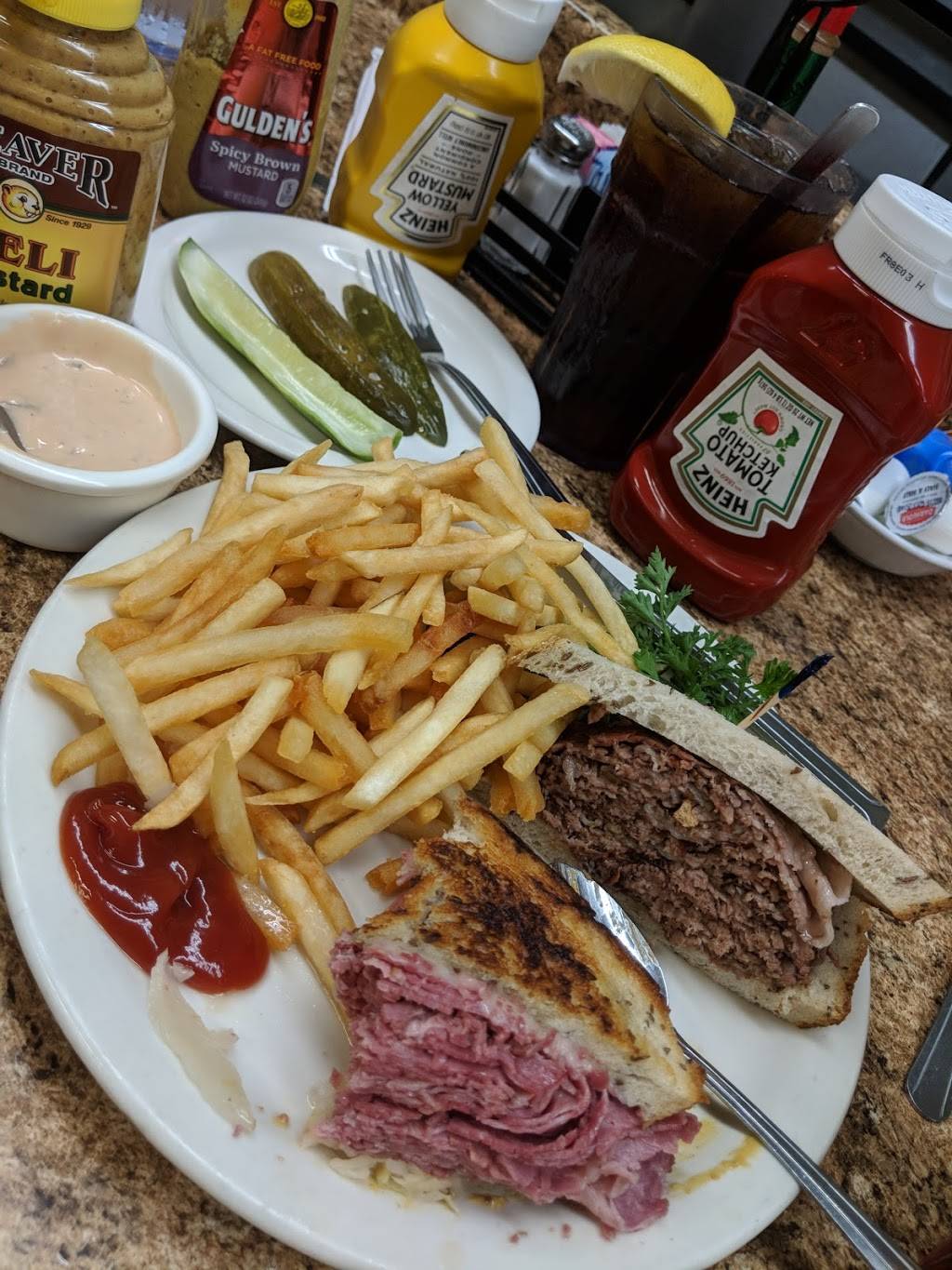 Morts Deli Tarzana | restaurant | 18452 Clark St, Tarzana, CA 91356, USA | 8183453700 OR +1 818-345-3700