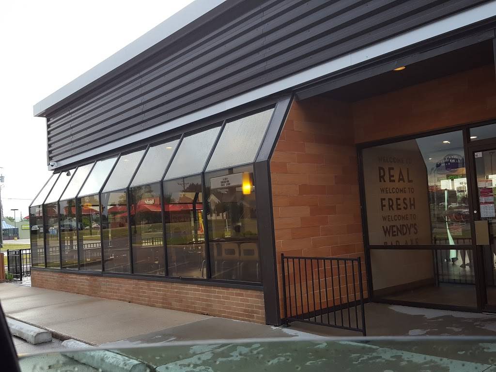 Wendys | restaurant | 787 N Van Dyke Rd, Bad Axe, MI 48413, USA | 9892696984 OR +1 989-269-6984