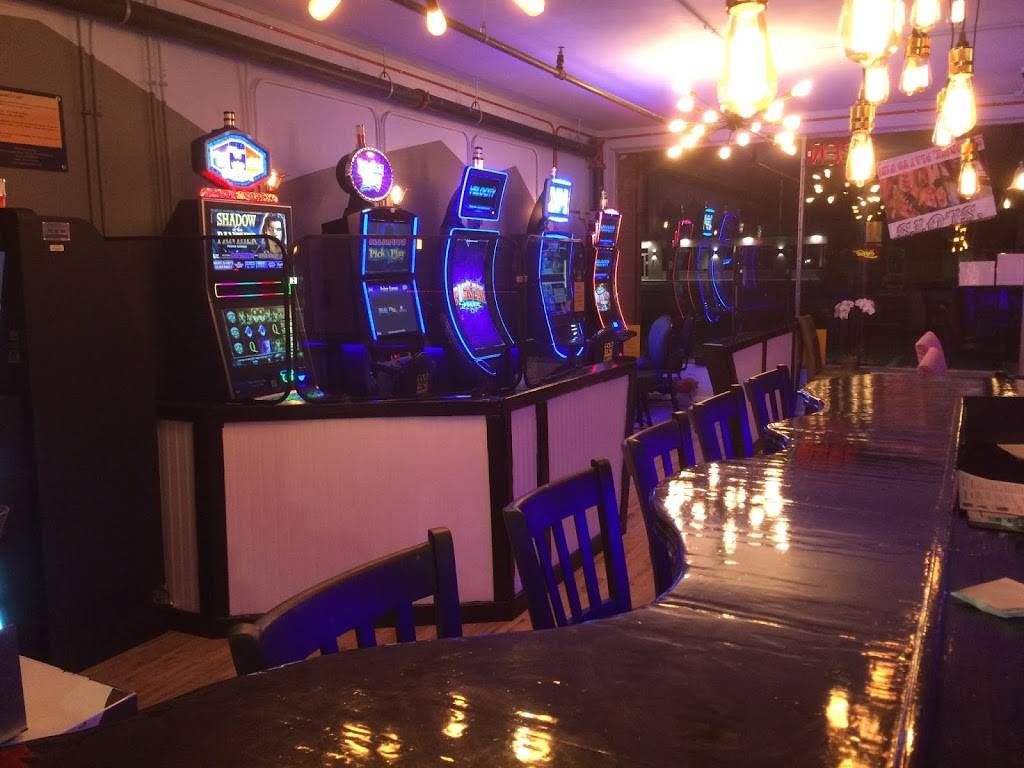 Wild Wings & Slots | night club | 10446 Cermak Rd, Westchester, IL 60154, USA | 7082238681 OR +1 708-223-8681