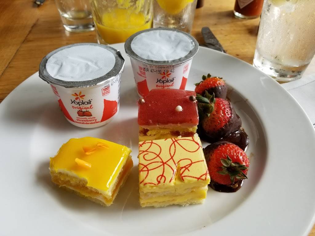 Dukes Huntington Beach | restaurant | 317 Pacific Coast Hwy, Huntington Beach, CA 92648, USA | 7143746446 OR +1 714-374-6446