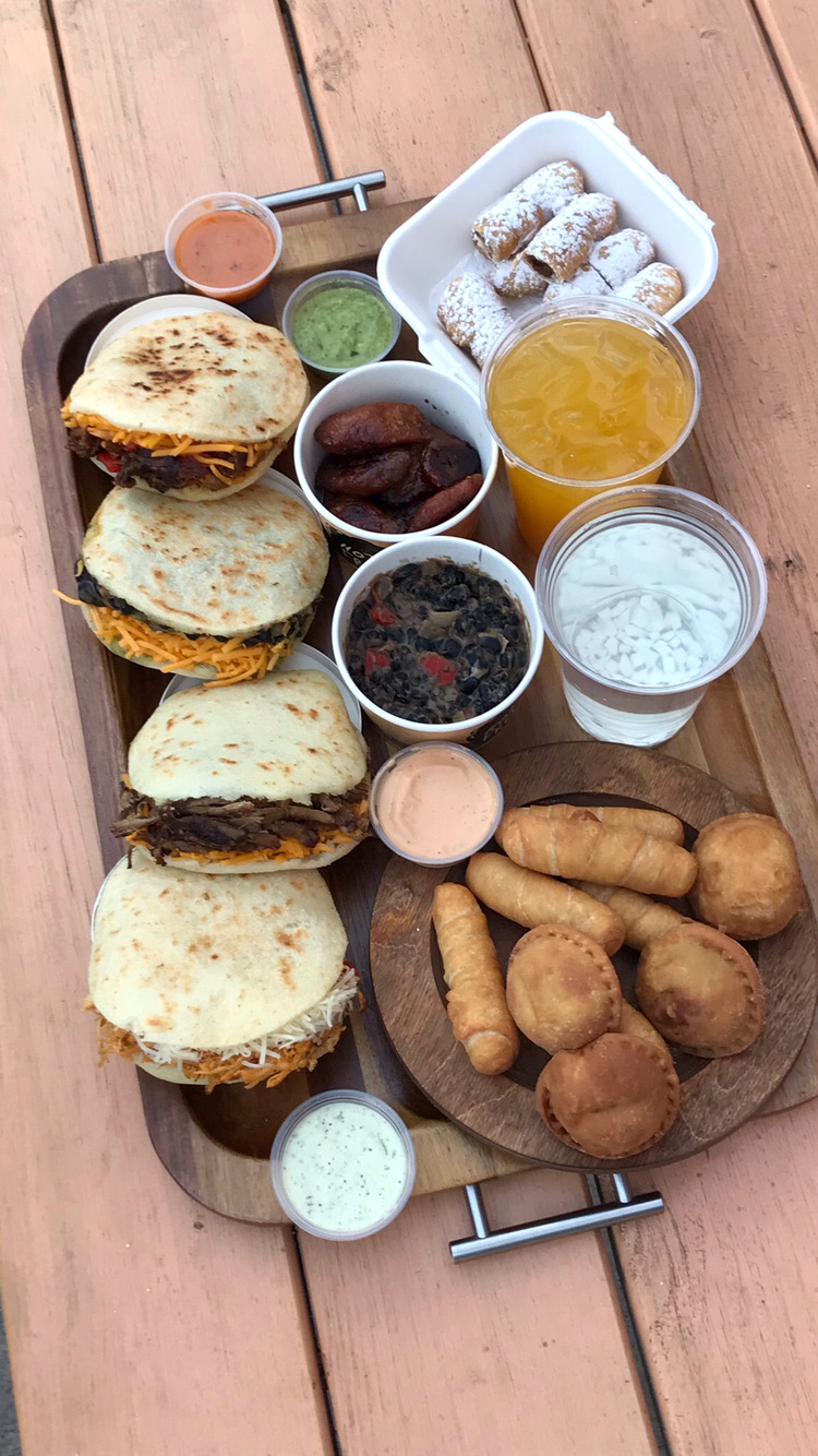 Anytime Arepa | restaurant | 636 S 6th St, Milwaukee, WI 53204, USA | 4148825522 OR +1 414-882-5522