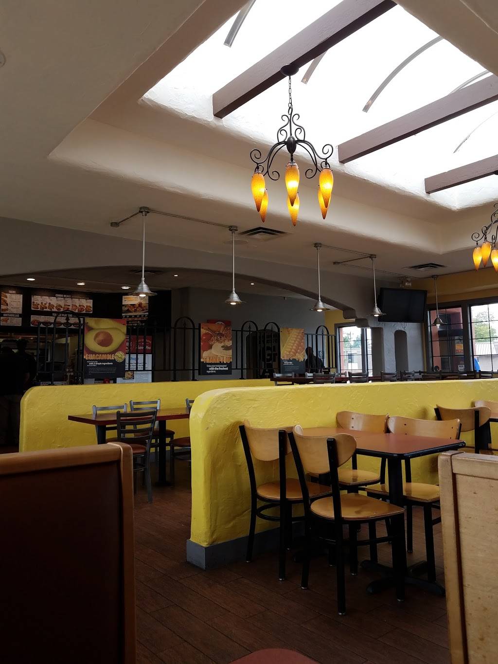 Taco Bueno | restaurant | 9760 E 31st St, Tulsa, OK 74146, USA | 9186229512 OR +1 918-622-9512