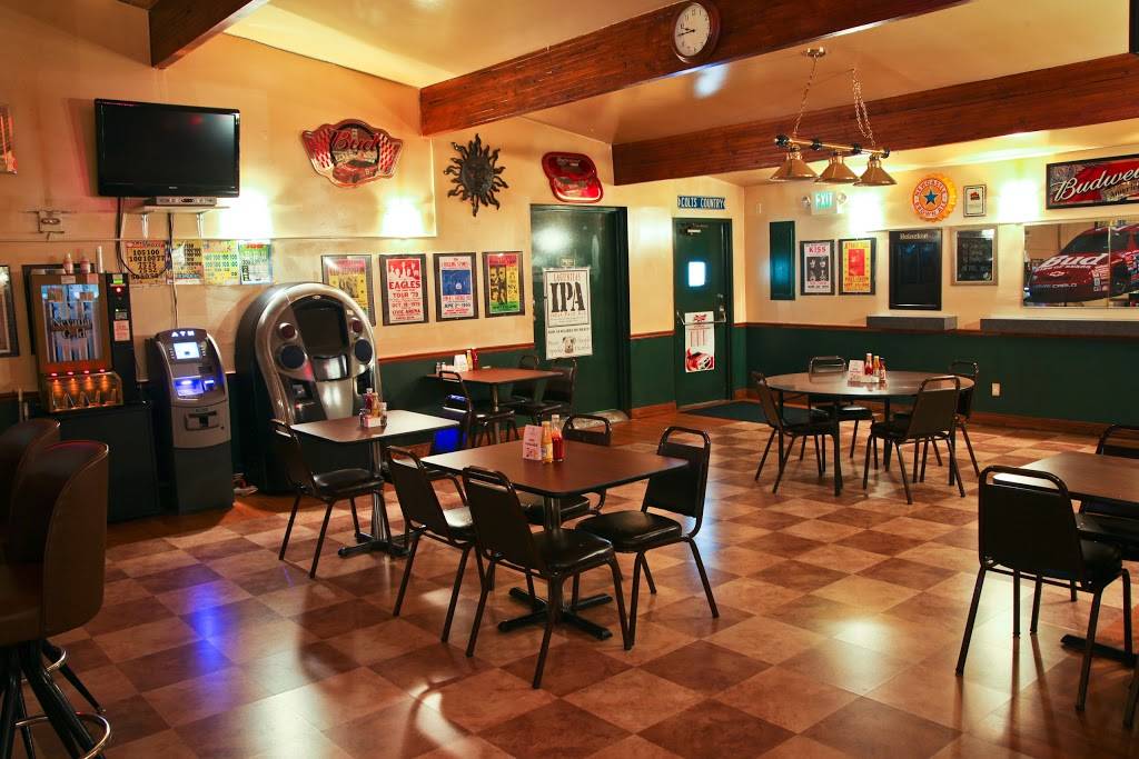 Mimis Retreat | restaurant | 125 E 9th St, Auburn, IN 46706, USA | 2609252008 OR +1 260-925-2008