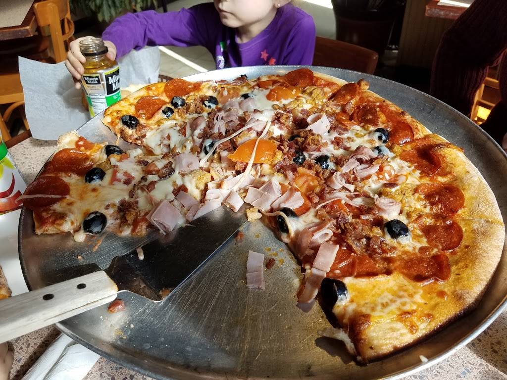 Menas Pizzeria | restaurant | 914 Washington St, Harpers Ferry, WV 25425, USA | 3045356362 OR +1 304-535-6362