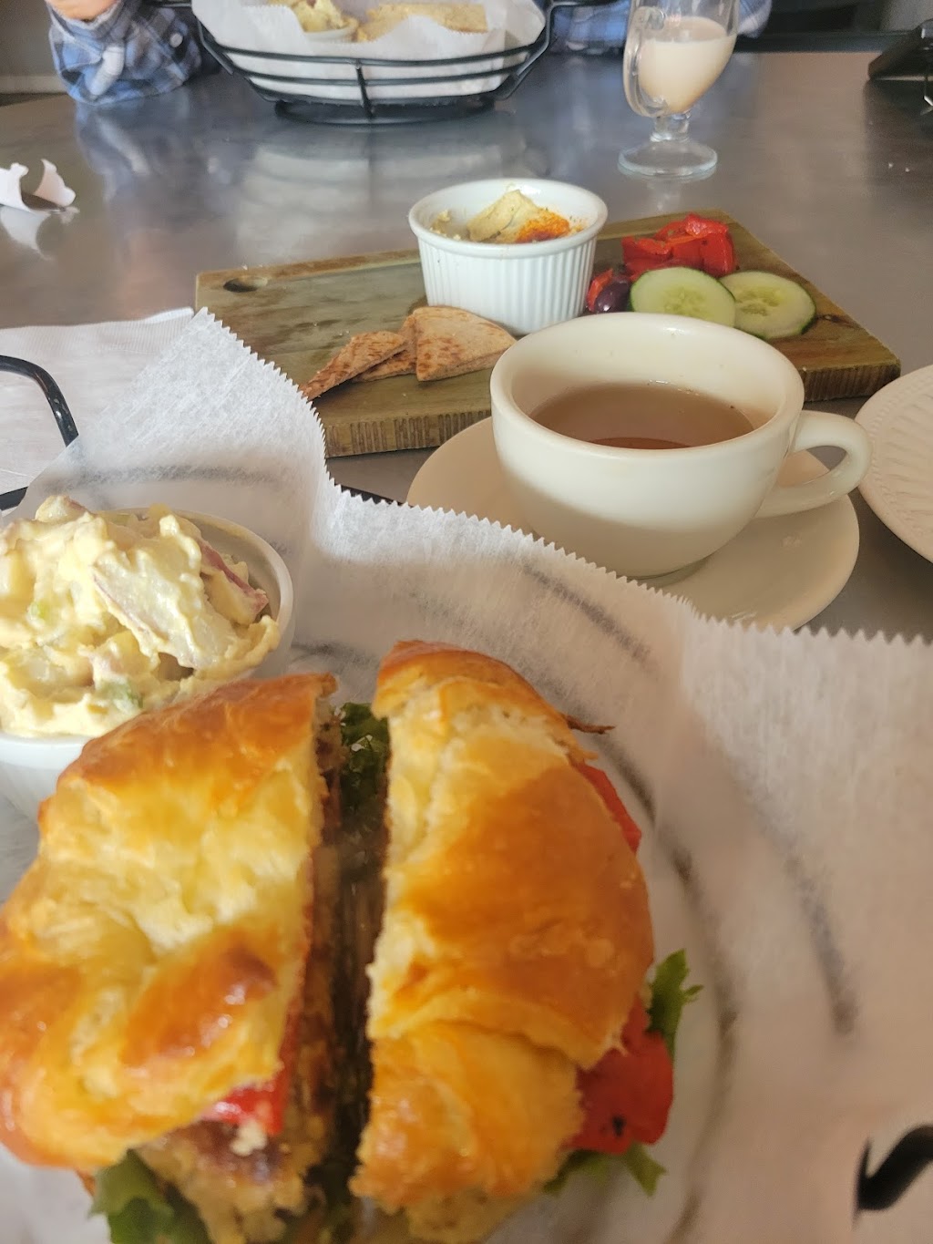 The Grapevine Cafe | cafe | 220 Main St, Johnson City, NY 13790, USA | 6077291000 OR +1 607-729-1000