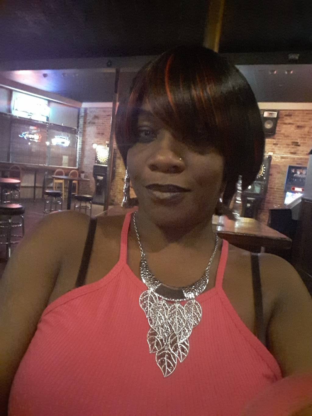 X Pub | restaurant | 520 Sumner Ave, Springfield, MA 01108, USA | 4137399052 OR +1 413-739-9052