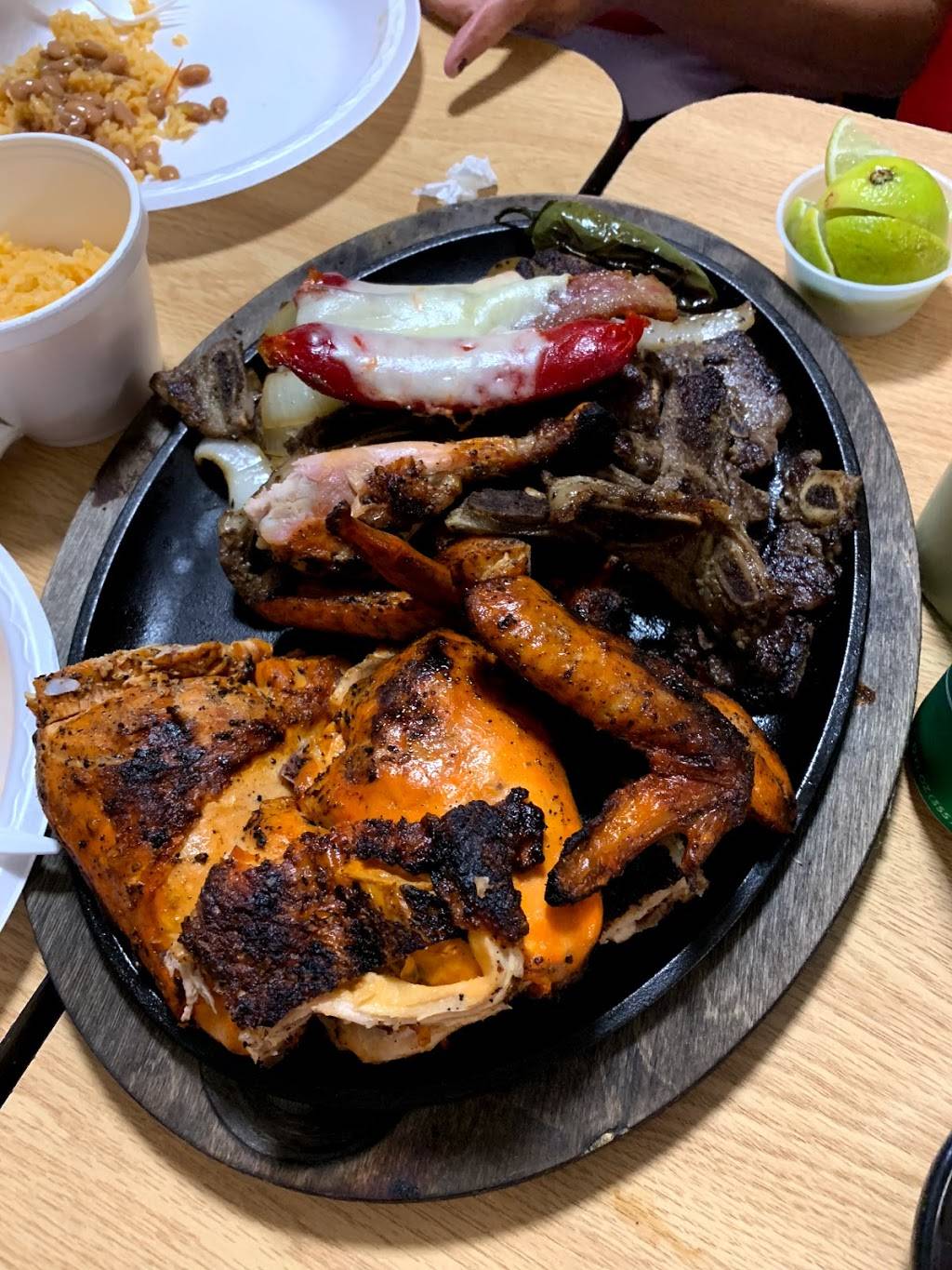 El Carbonero Pollos Asados | restaurant | 619 S General McMullen Dr, San Antonio, TX 78237, USA | 2109075573 OR +1 210-907-5573