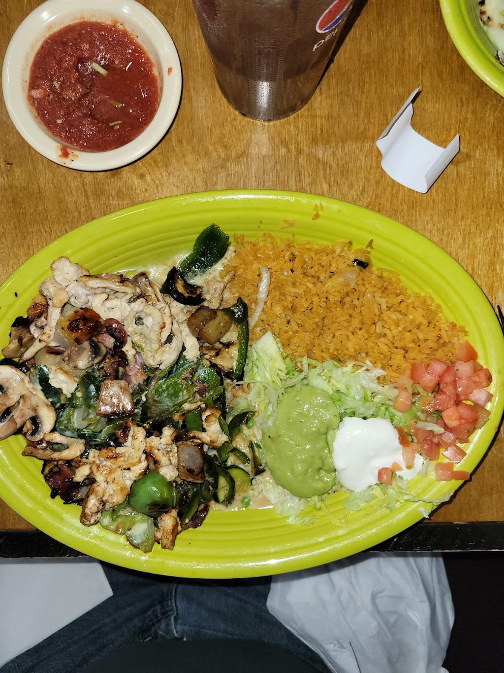 Tequilas Mexican Grill | restaurant | 2306 E Kansas Ave, Garden City, KS 67846, USA | 6202754362 OR +1 620-275-4362