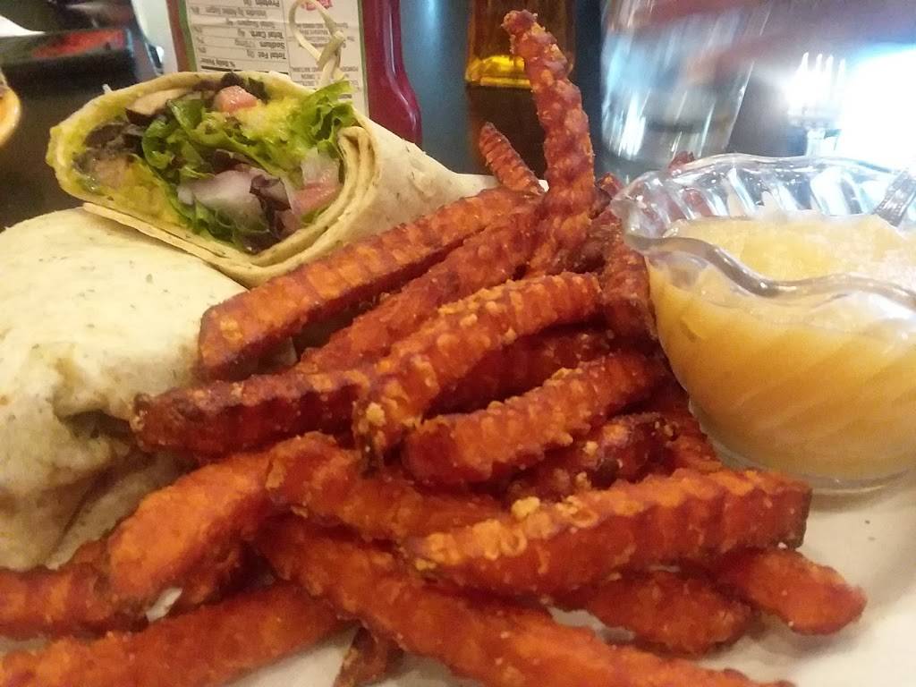 The Village Grille | restaurant | 801 Hoffman Rd, Green Bay, WI 54301, USA | 9203369901 OR +1 920-336-9901