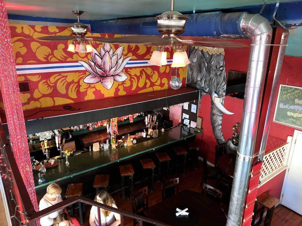 Moms | Siam Restaurant | restaurant | 2811 W Cary St, Richmond, VA 23221, USA | 8043597606 OR +1 804-359-7606